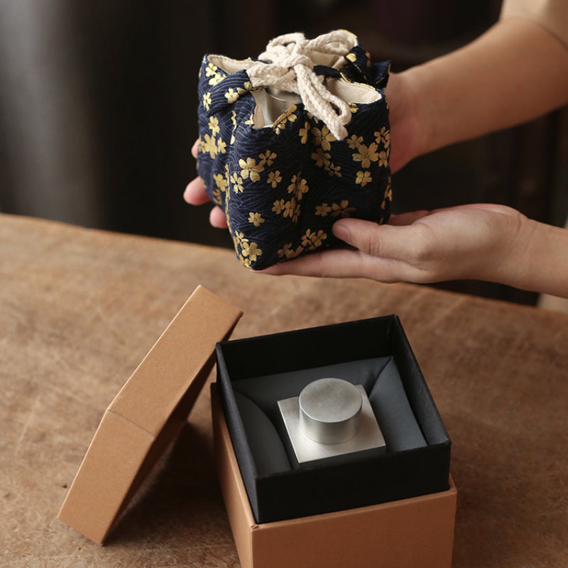 Handgefertigte quadratische Teedose aus reinem Zinn