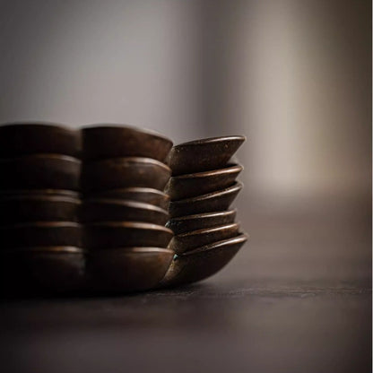 Handgefertigte Vintage Kupfer-Untertasse – Kleeblatt-Form, 7,5 cm