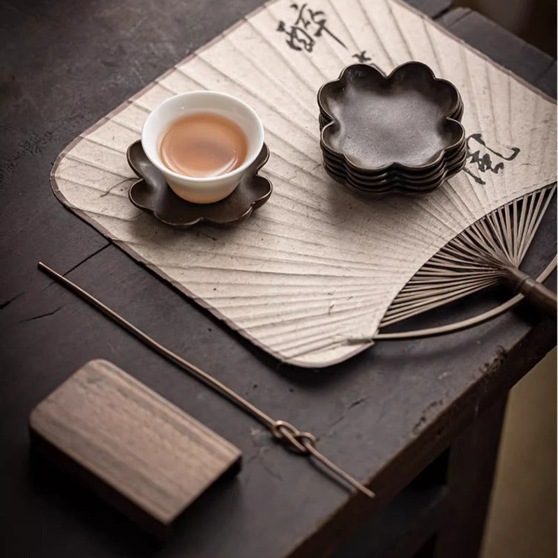 Handgefertigte Vintage Kupfer-Untertasse – Kleeblatt-Form, 7,5 cm