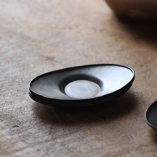 Handgefertigter Zinn-Untersetzer – Yuanbao-Form, naturbelassen für Gongfu-Tee