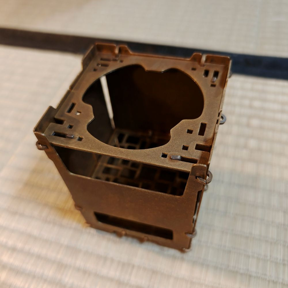 Faltbarer Mini Oven & Outdoor-Kocher aus Messing | Grill für Holz, Holzkohle & Alkohol 8,5 x 9,5 x 11,5 cm