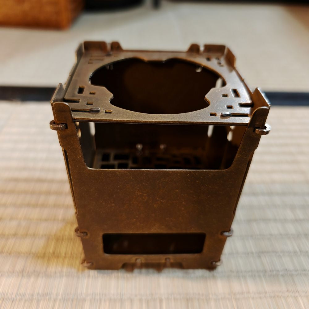 Faltbarer Mini Oven & Outdoor-Kocher aus Messing | Grill für Holz, Holzkohle & Alkohol 8,5 x 9,5 x 11,5 cm