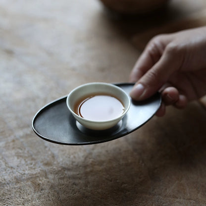 Handgefertigter Zinn-Untersetzer – Yuanbao-Form, naturbelassen für Gongfu-Tee