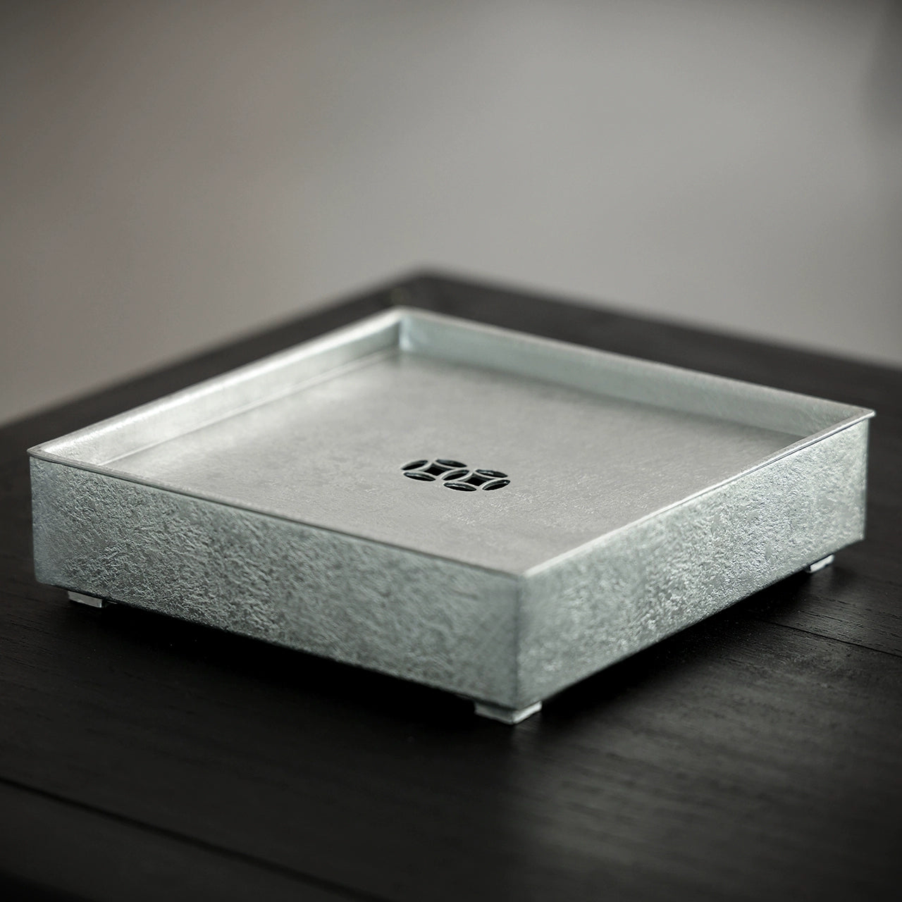 Handgefertigtes Zinn-Teeboot Quadratisch – Doppellagig für Gongfu-Tee 14,5x14,5 cm