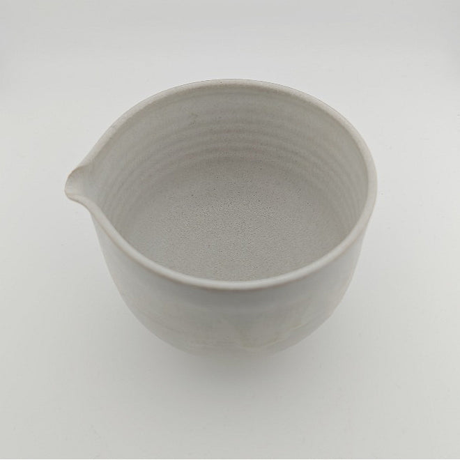 Michiko Chawan mit Ausguss – Handgefertigte Teeschale für Matcha oder Schalen-Aufguss-Tee