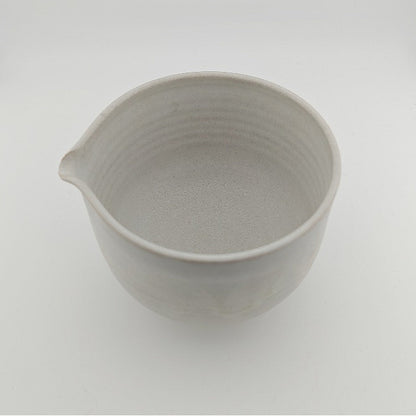 Michiko Chawan mit Ausguss – Handgefertigte Teeschale für Matcha oder Schalen-Aufguss-Tee