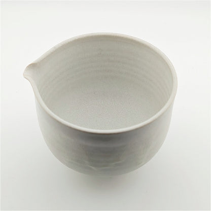 Michiko Chawan mit Ausguss – Handgefertigte Teeschale für Matcha oder Schalen-Aufguss-Tee