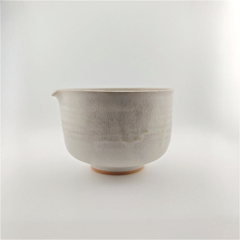 Michiko Chawan mit Ausguss – Handgefertigte Teeschale für Matcha oder Schalen-Aufguss-Tee