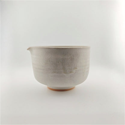 Michiko Chawan mit Ausguss – Handgefertigte Teeschale für Matcha oder Schalen-Aufguss-Tee