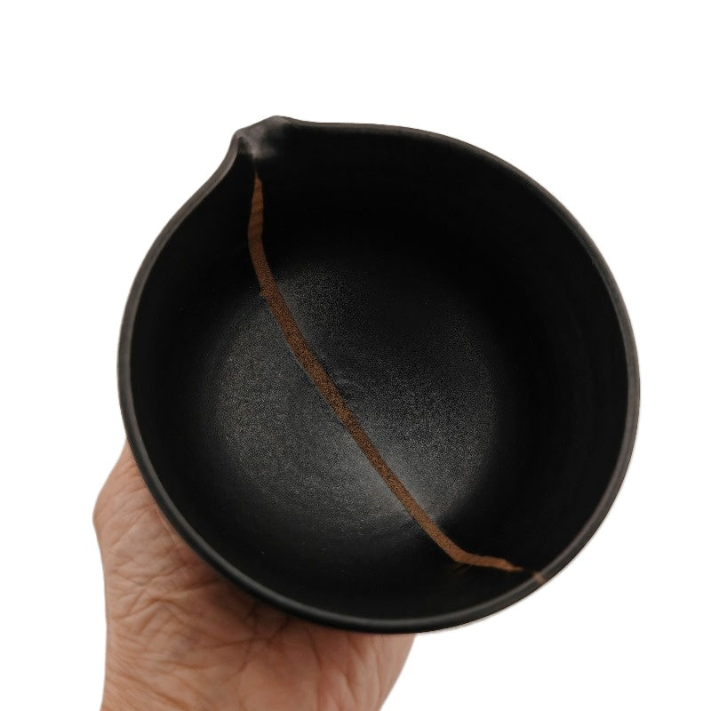 Michiko Chawan mit Ausguss – Handgefertigte Teeschale für Matcha oder Schalen-Aufguss-Tee